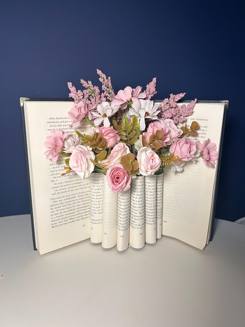 Book Bouquet . Book Vase. Bookish gifts. Gifts for readers. Gifts for a bookworm. Gifts for a book lover. Gifts for Book Girlies.