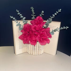 Book Bouquet . Book Vase. Bookish gifts. Gifts for readers. Gifts for a bookworm. Gifts for a book lover. Gifts for Book Girlies.