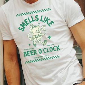 Smells Like Beer O&#39;Clock T-Shirt: Funny Retro Beer Lover Tee
