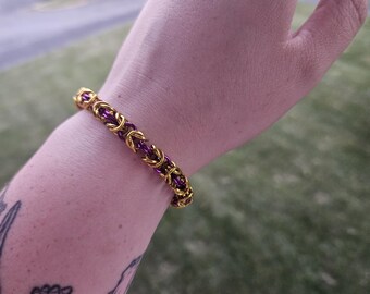 Intersex maliënkolder, Intersex Pride, Byzantijns weefsel, armband van geanodiseerd aluminium.