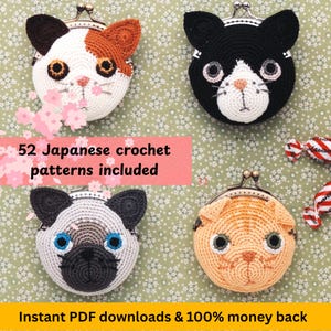 Puede incluir: Cuatro monederos de ganchillo con forma de gato en blanco, negro, gris y naranja. Cada monedero tiene un cierre metálico y detalles de cara de gato. La imagen incluye el texto "52 patrones de ganchillo japoneses incluidos" y "Descargas instantáneas de PDF y 100% de devolución de dinero".