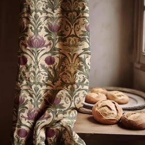 Linnegardin – Lila tistel botanisk, blompanel i William Morris-stil