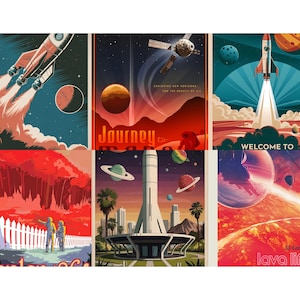 Op de afbeelding: Set van zes retro-stijl ruimtevaartposters. Elke poster toont raketten, planeten en futuristische landschappen in levendige kleuren. E&eacute;n poster leest "Journey", een andere "Welcome to" en een derde "Lava Life".