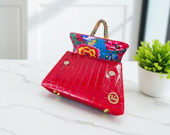 Croc-Embossed Crossbody Bag with African Print Lining – Luxury Shoulder Purse