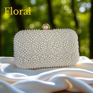 Pearl Beaded Shell Clutch Bag – Elegant Evening Purse with Gold Chain