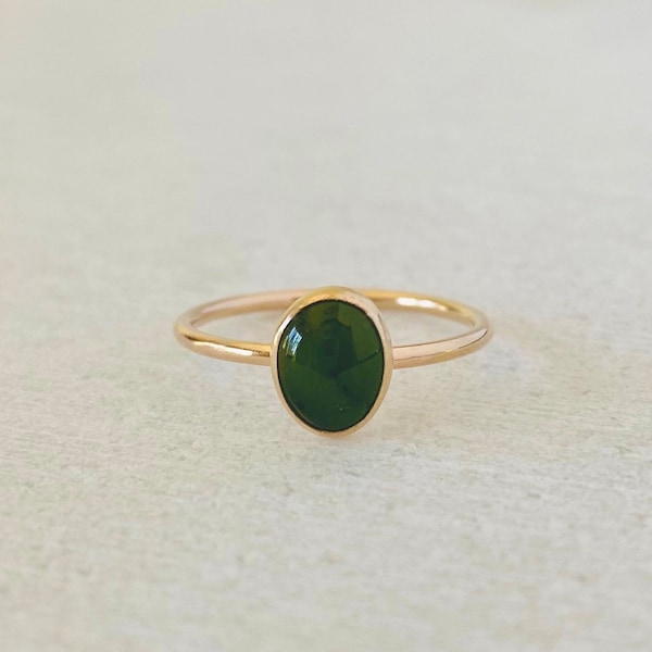 Bague en jade, bague en pierre précieuse en or, bague en jade argenté, bague en jade vert, bague empilable solitaire, bijoux minimalistes.