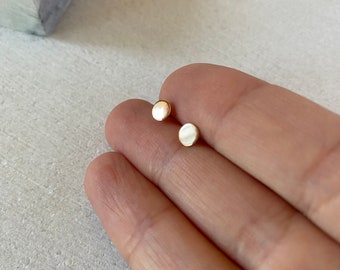 Dot earrings, gold disc studs, 14k solid gold or gold filled, minimalist stud earrings.