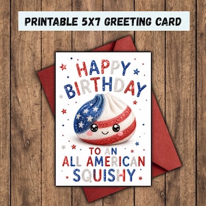 Könnte beinhalten: Eine 13x18 cm große Grußkarte mit einem Cartoon-Teigkloß im glitzernden US-Flaggen-Design, großen schwarzen Augen und einem kleinen Lächeln. Der Text HAPPY BIRTHDAY TO AN ALL AMERICAN SQUISHY ist in rot-weiß-blauen Glitzerbuchstaben abgebildet.