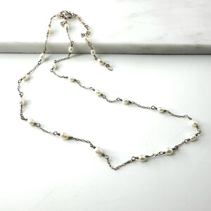 Flytande litet vitt pärlhalsband, 14k guldfyllt eller sterlingsilver i lager-på-lager-halsband
