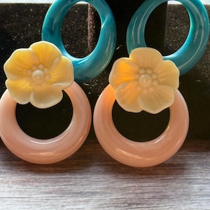 Brincos de argola Flowal | Joias clássicas e elegantes da Avon | Brincos retrô Avon com clipe/pino | Avon | Presente para ela | Item 354