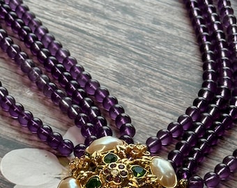 Elizabeth Taylor | Colar Forever Violet (Pequeno) | Joia de designer com inspiração vintage | Presente colecionável da Avon para ela | Item 315