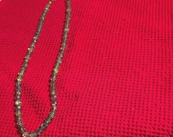 Élégant collier de perles multicolores vintage