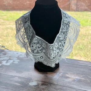 Romantic Portraits Lace Collar Necklace | Vintage Avon Necklace | Retro Costume Jewelry | Avon Collectible Gift for Her | Item 144