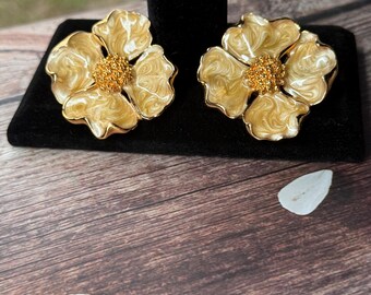 Dogwood Flower Earrings | Classic Elegant Avon Jewelry | Retro Avon Clip-On/Post Earrings | Avon | Gift for Her | Item 326