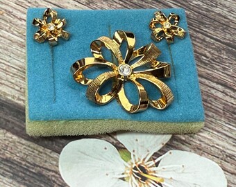 Ensemble épingle et boucles d'oreilles Avon vintage - Bijoux fantaisie élégants, ensemble assorti classique doré, bijoux tendance rétro - Article 295