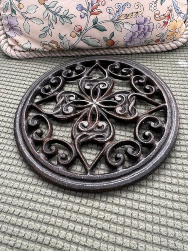 Vintage Cast Iron Clover Trivet: Lucky Charm Kitchen Decor