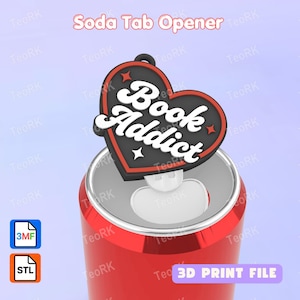 Puede incluir: Un abridor de latas negro en forma de corazón con borde rojo y el texto blanco Book Addict, con pequeños detalles de estrellas blancas. La herramienta está unida a la anilla plateada de una lata de refresco roja. Incluye iconos 3MF y STL.