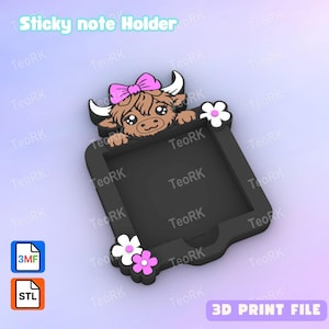 Könnte beinhalten: Ein schwarzer, quadratischer Haftnotizhalter mit einer Cartoon-Hochlandrind-Figur, die eine rosa Schleife trägt. Der Halter ist mit weißen und rosa Blumen verziert. Der Text Sticky note Holder und 3D PRINT FILE ist auf dem Bild zu sehen.