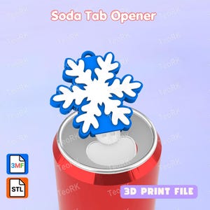 Puede incluir: Un abridor de latas con forma de copo de nieve azul y blanco colocado sobre una lata roja. El texto Soda Tab Opener aparece en la parte superior y el texto 3D PRINT FILE en la parte inferior, junto a iconos de formatos 3MF y STL.