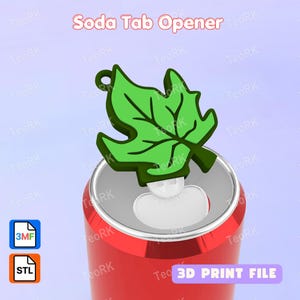 Puede incluir: Un abridor de latas con forma de hoja verde colocado sobre una lata de refresco roja. La imagen incluye el texto Soda Tab Opener, 3MF, STL y 3D PRINT FILE. El diseño de la hoja presenta nervaduras de color verde oscuro y un pequeño orificio.