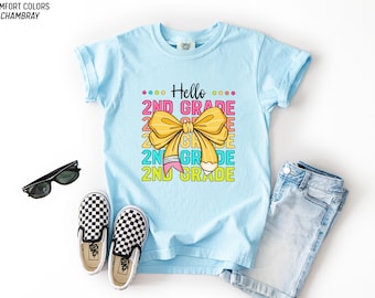 Camiseta de segundo grado para niñas: Hola, segundo grado, regreso a clases, lazo, lápiz.