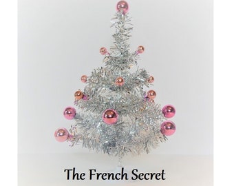 retro vintage style decorated silver aluminum tinsel tree decoration mid century christmas table top feather tree ornament shabby chic tree - Vintage Tinsel Christmas Tree retro vintage style decorated silver aluminum tinsel tree decoration mid century christmas table top feather tree ornament shabby chic tree - Vintage Tinsel Christmas Tree