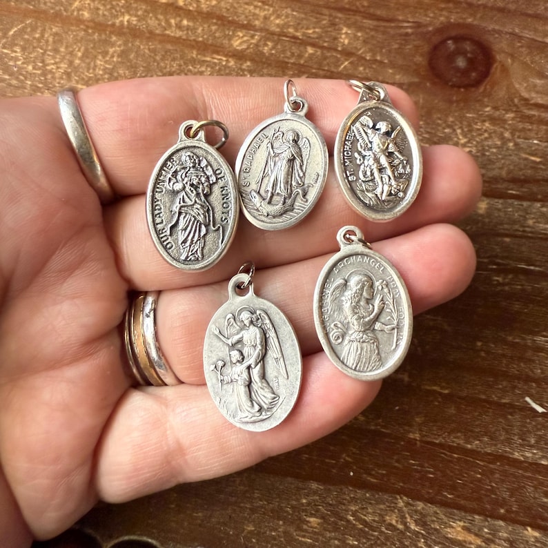 Guardian Angels Catholic Religious Medals lot of 5 Archangels Pewter Made in Italy Bild 3