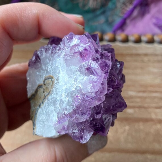 ブラジル産アメジストクラスター：松ぼっくりの花の形 - Etsy 日本