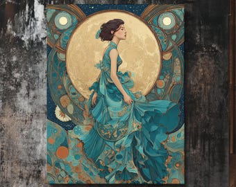 Puede incluir: Una impresión en lienzo de estilo art nouveau que representa a una mujer con un vestido turquesa fluido sobre un fondo de luna dorada y patrones celestiales. La obra de arte se exhibe sobre un sofá seccional gris en un salón moderno.
