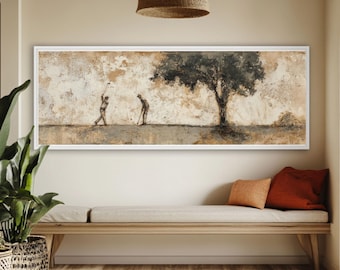 Puede incluir: Una pintura de paisaje enmarcada representa a dos golfistas en un campo bajo un gran árbol. La obra de arte presenta una paleta de colores neutros con tonos beige, marrón y gris. La pintura se exhibe sobre un banco de madera con cojines de color naranja y óxido.