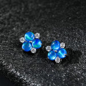 18G/16G Titanium Australian Opal Floral Stud Earring/Conch/Tragus/Helix/Cartilage/Internally Threaded • Flat Back Earring • Screw Back Studs