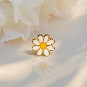 Titanium Daisy Push Pin Labret Stud | 20G 18G 16G Cartilage Helix Earring (Flat Back)