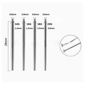 Puede incluir: Un juego de tres tazas de cerámica con un acabado mate moteado. Las tazas son de color crema, gris claro y gris oscuro. Cada taza tiene un diseño simple y minimalista y un asa redondeada.