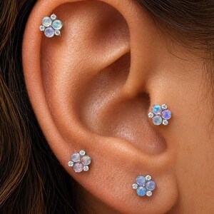 Pendientes de titanio con ópalo natural australiano • Concha • Tragus • Hélix • Rook • Pendientes de cartílago • Pendientes de parte trasera plana • Pendientes pequeños