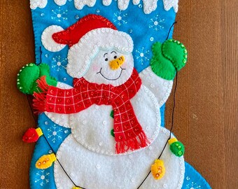 Media de fieltro Bucilla terminada "Muñeco de nieve con luces" Hecha a mano Totalmente forrada