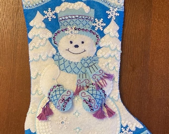 Media de fieltro Bucilla terminada "Muñeco de nieve con copo de nieve" hecha a mano y totalmente forrada