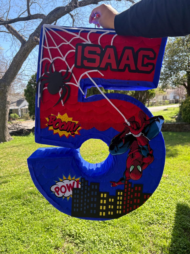 Custom number shaped spiderman pinata Bild 10