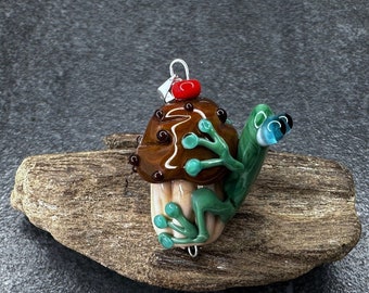 Lampwork Pendant 'Frog with Muffin', Silver 925