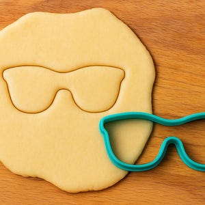 Sunglasses Cookie Cutter – Summer Baking Tool for Fondant, Decorated Cookies & Party Favors