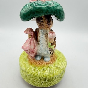 Caja de música vintage con forma de conejito de Schmidt Benjamin, Beatrix Potter