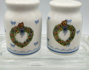 Juego de salero y pimentero vintage con diseño de gatitos y lazos de guirnalda de gatos estilo cottagecore.