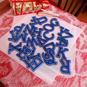 Parche termoadhesivo con letras de perla blanca personalizadas, parches termoadhesivos con letras del alfabeto de perla, manualidades DIY, letras para bolsos, ropa y zapatos.