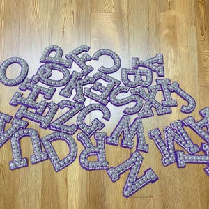 Parche termoadhesivo con letras de perla blanca personalizadas, parches termoadhesivos con letras del alfabeto de perla, manualidades DIY, letras para bolsos, ropa y zapatos.