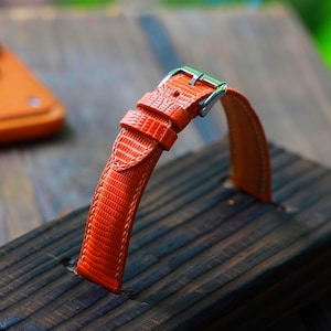 Handgjort orange läderarmband med flamödla