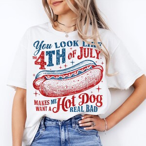 Du siehst aus wie der 4. Juli, der mich dazu bringt, ein Hot Dog Real Bad Shirt zum Unabhängigkeitstag zu wollen, Retro Hot Dog png, Pinselstrich Unabhängigkeit Png
