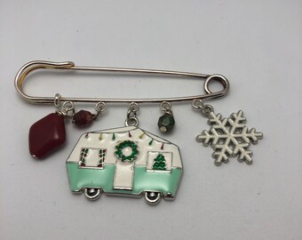 Winter Glamping Kilt Pin