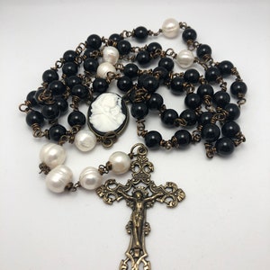 Rosary with Cameo Center Onyx and Pearl | Madonna of the Streets