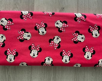 Minnie Head Toss   - Springs Creative Fabrics  24147 - USD 7.99 A Yard