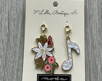 Moda - Lella Boutique - Poinsetta Music Note Zip Pull 2ct LB191