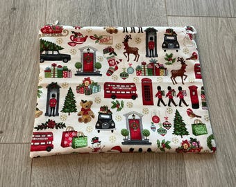 British Zipper Pouch - Christmas London Icons